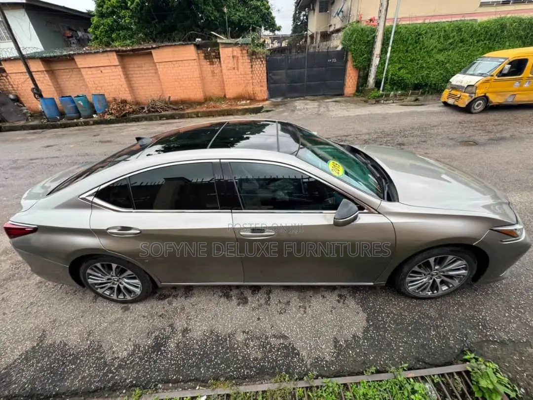 Lexus ES 2019 Silver