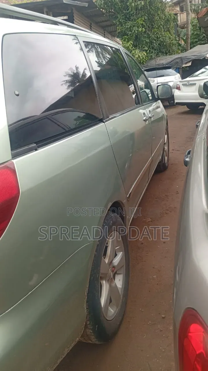 Toyota Sienna 2006 Green