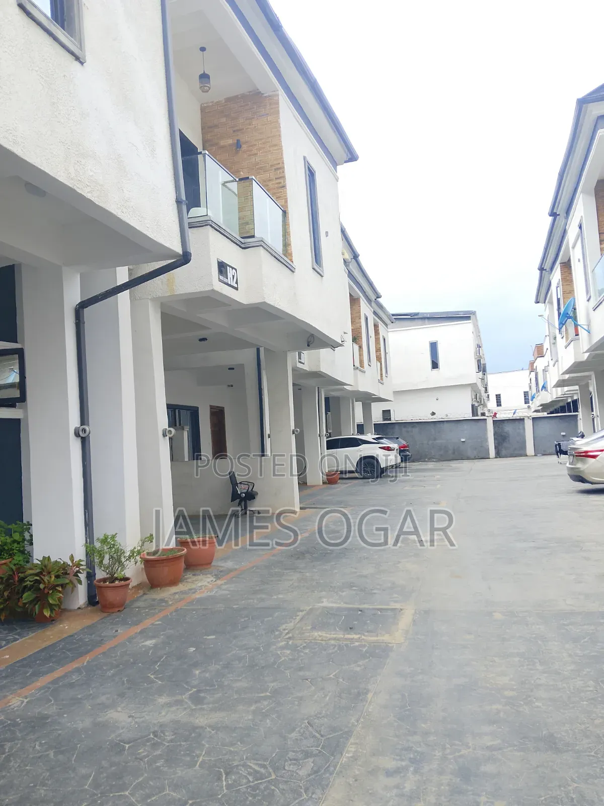 4bdrm Townhouse / Terrace in Ikota Gra for rent