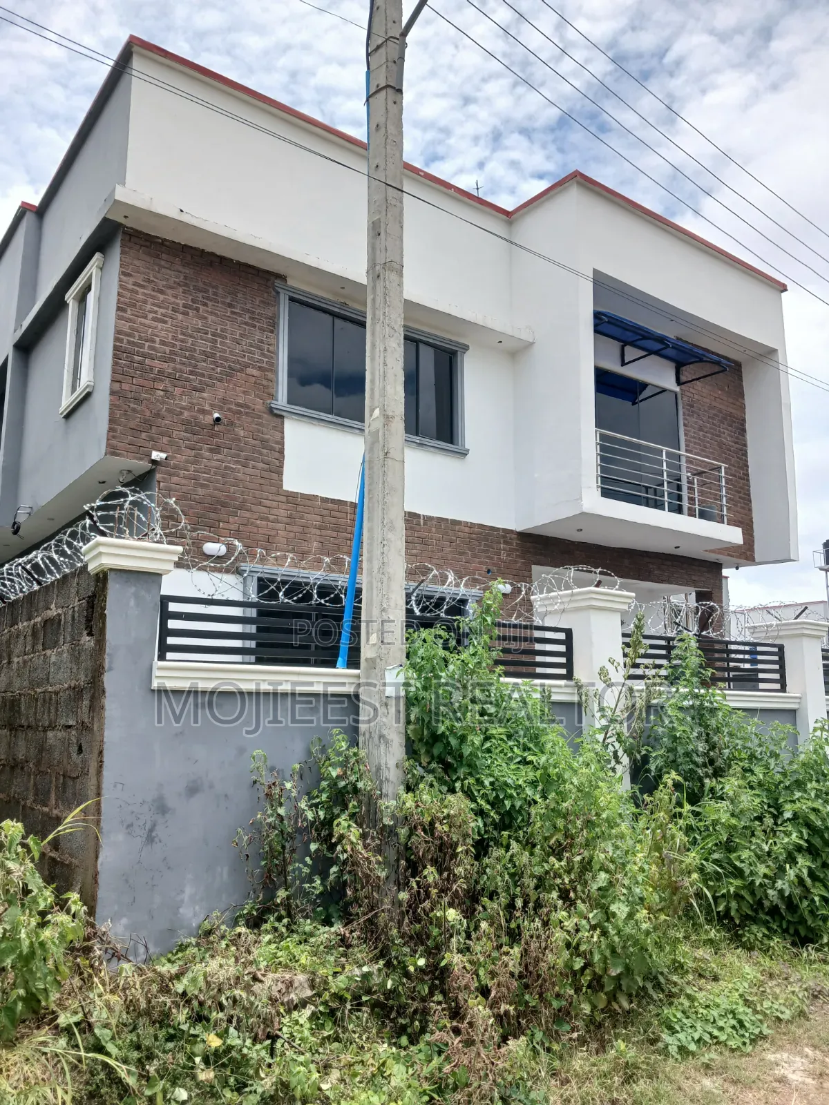 5bdrm Duplex in Crown Vista Estate, Lugbe District for rent
