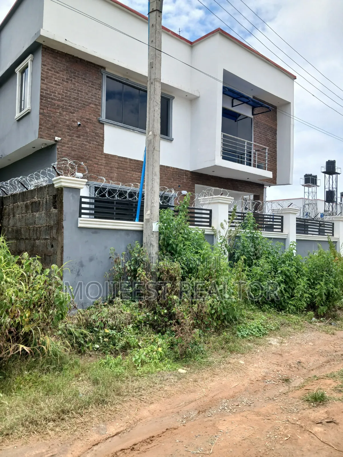 5bdrm Duplex in Crown Vista Estate, Lugbe District for rent