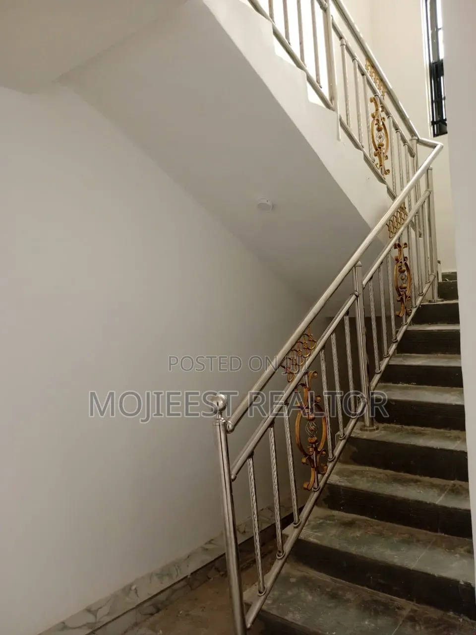 5bdrm Duplex in Crown Vista Estate, Lugbe District for rent