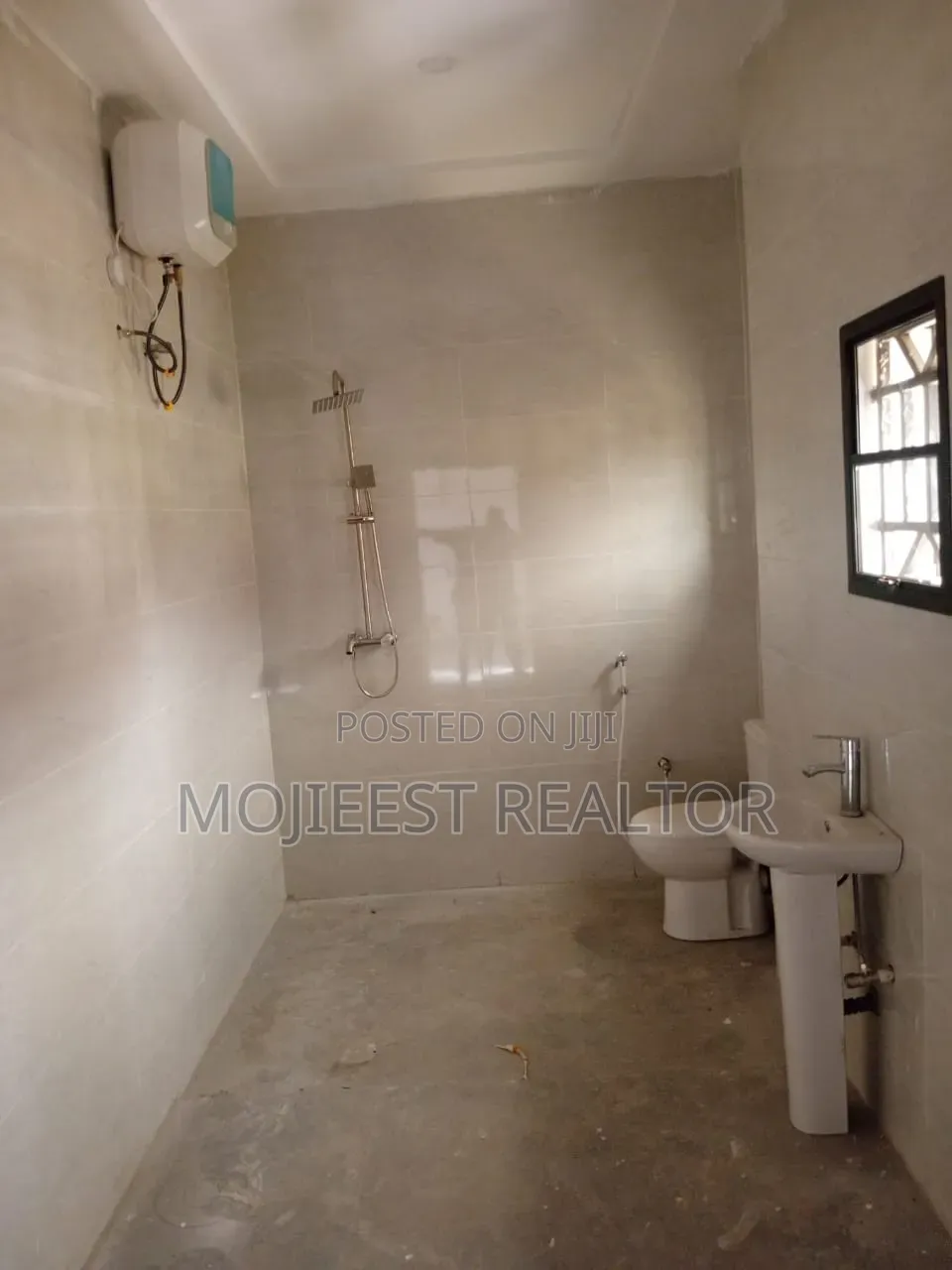 5bdrm Duplex in Crown Vista Estate, Lugbe District for rent