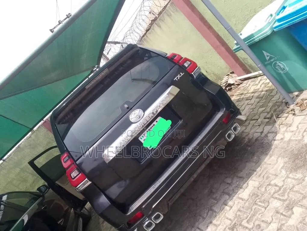 Toyota Land Cruiser Prado 2016 Black