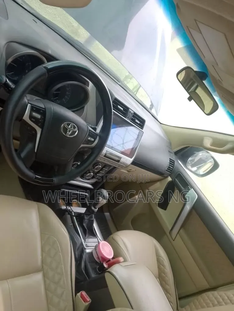 Toyota Land Cruiser Prado 2016 Black