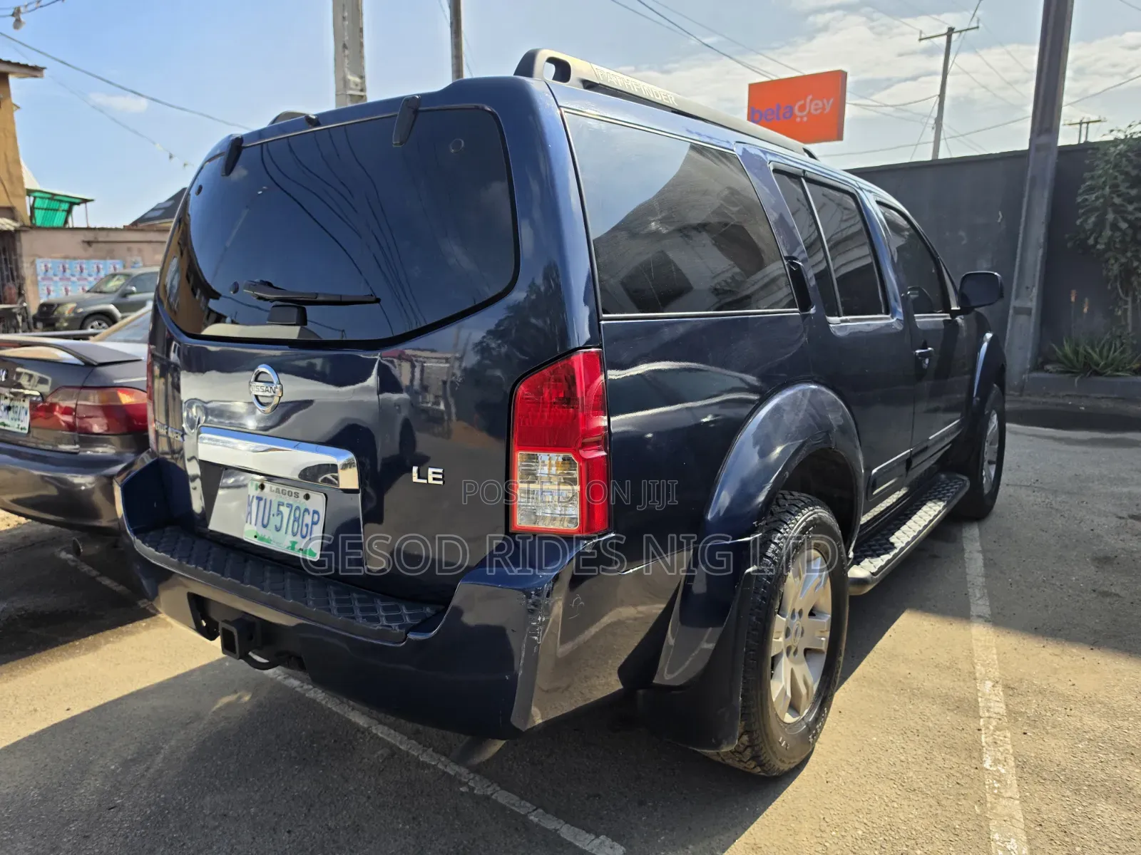 Nissan Pathfinder LE 2005 Blue