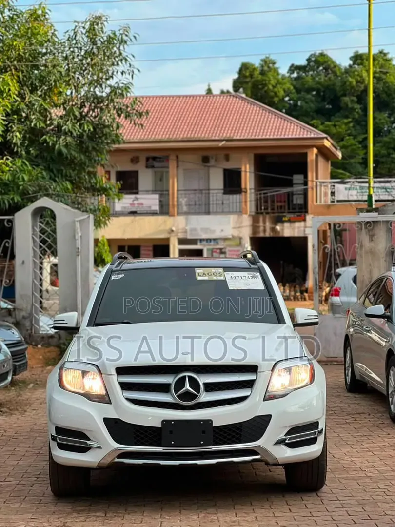 Mercedes-Benz GLK-Class Base GLK 350 4dr AWD 4MATIC (3.5L 6cyl 7A) 2015