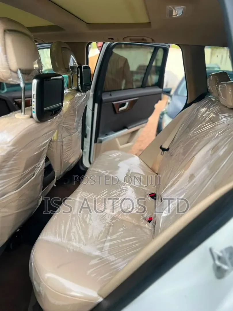Mercedes-Benz GLK-Class Base GLK 350 4dr AWD 4MATIC (3.5L 6cyl 7A) 2015