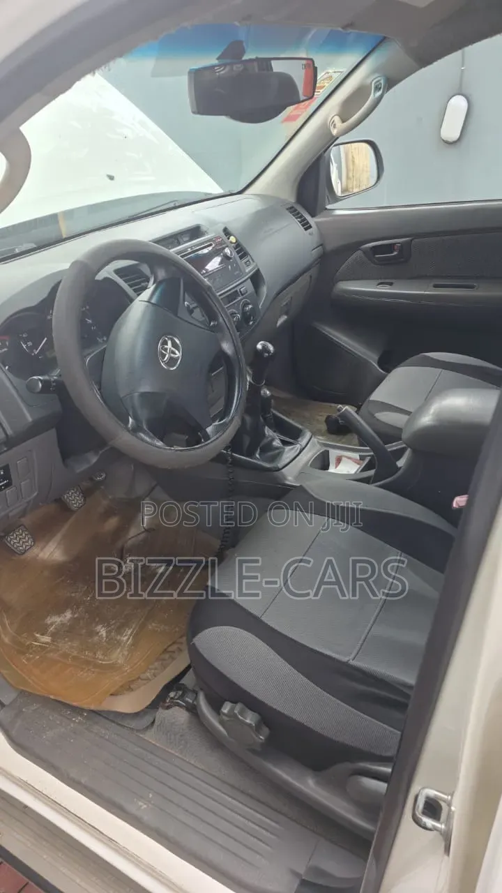Toyota Hilux 2015 White