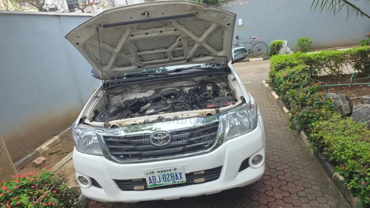 Toyota Hilux 2015 White