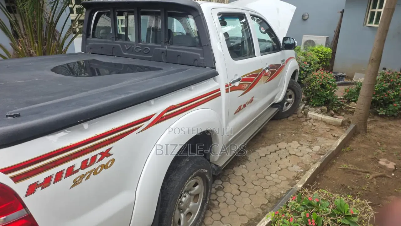 Toyota Hilux 2015 White