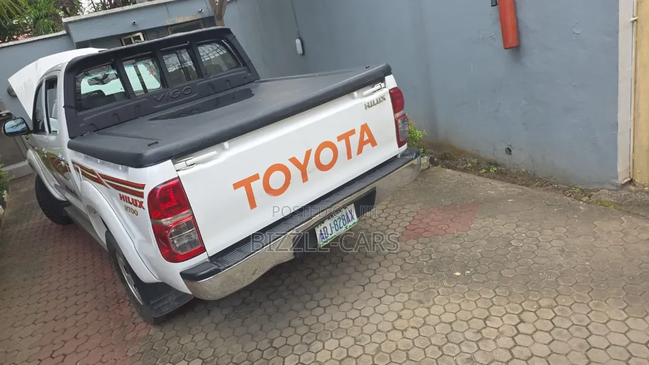 Toyota Hilux 2015 White