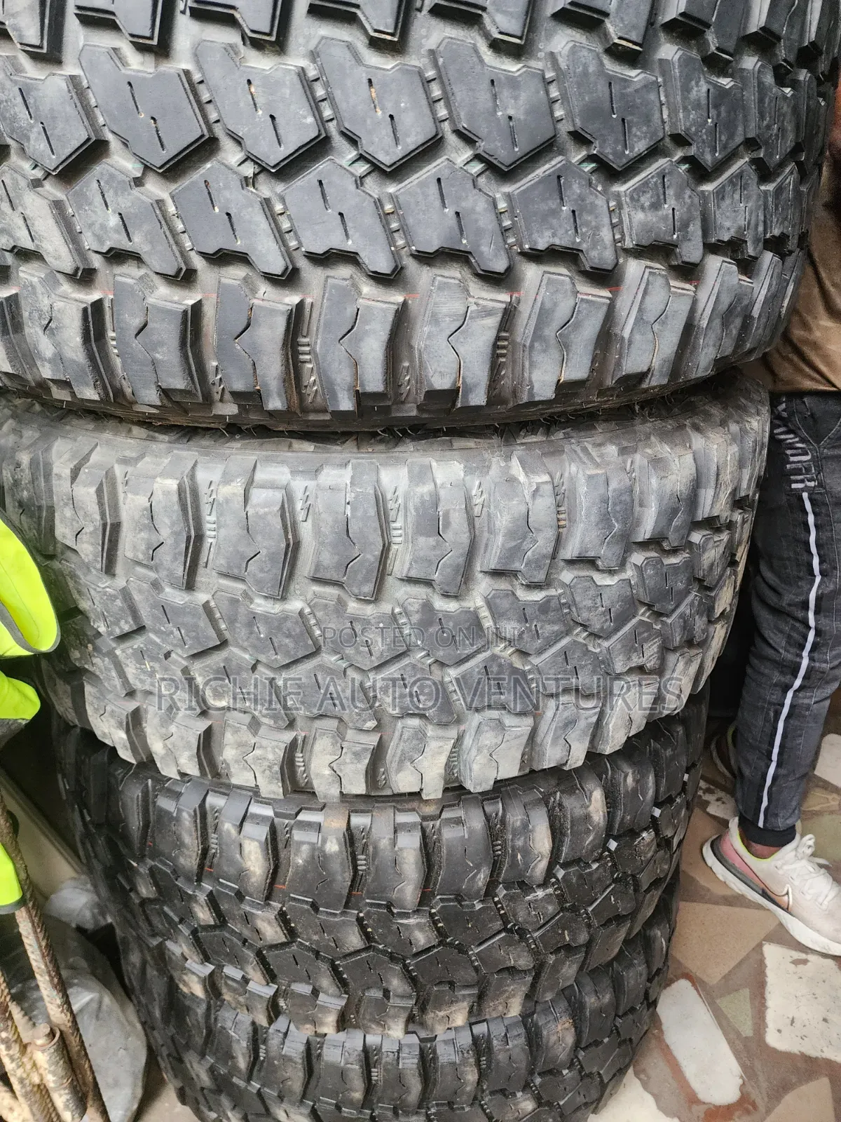 33x12.50R20 Offroad Tires.