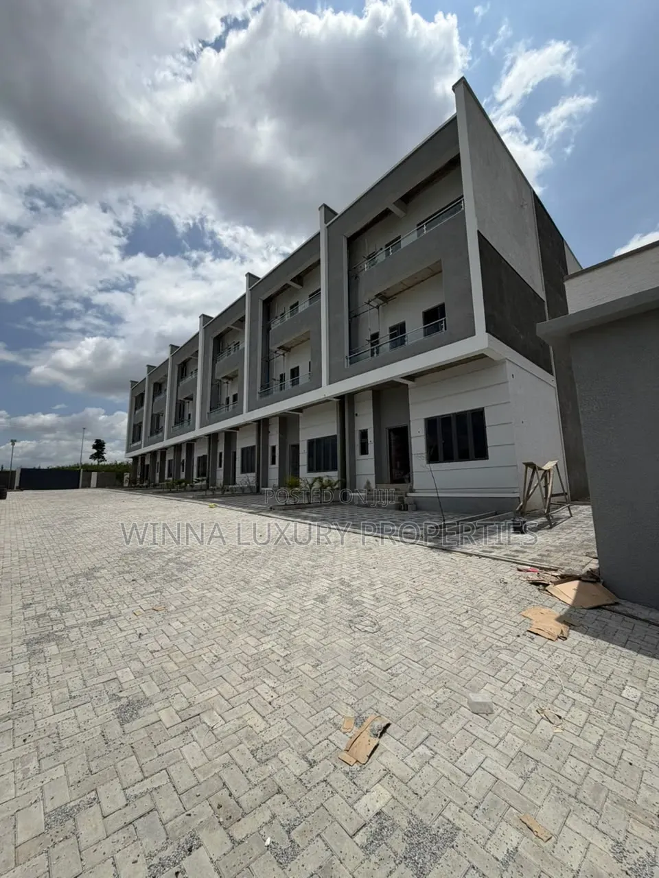 5bdrm Townhouse/Terrace in By Nizamiye, Idu Industrial for sale