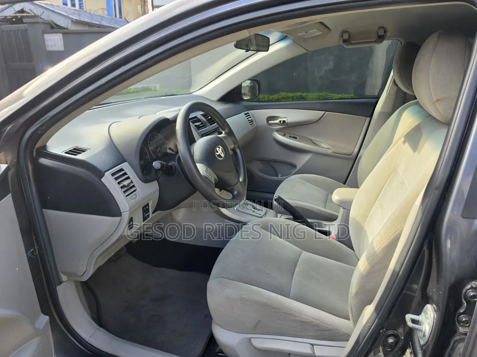 Toyota Corolla LE 4dr Sedan (1.8L 4cyl 4A) 2013 Gray