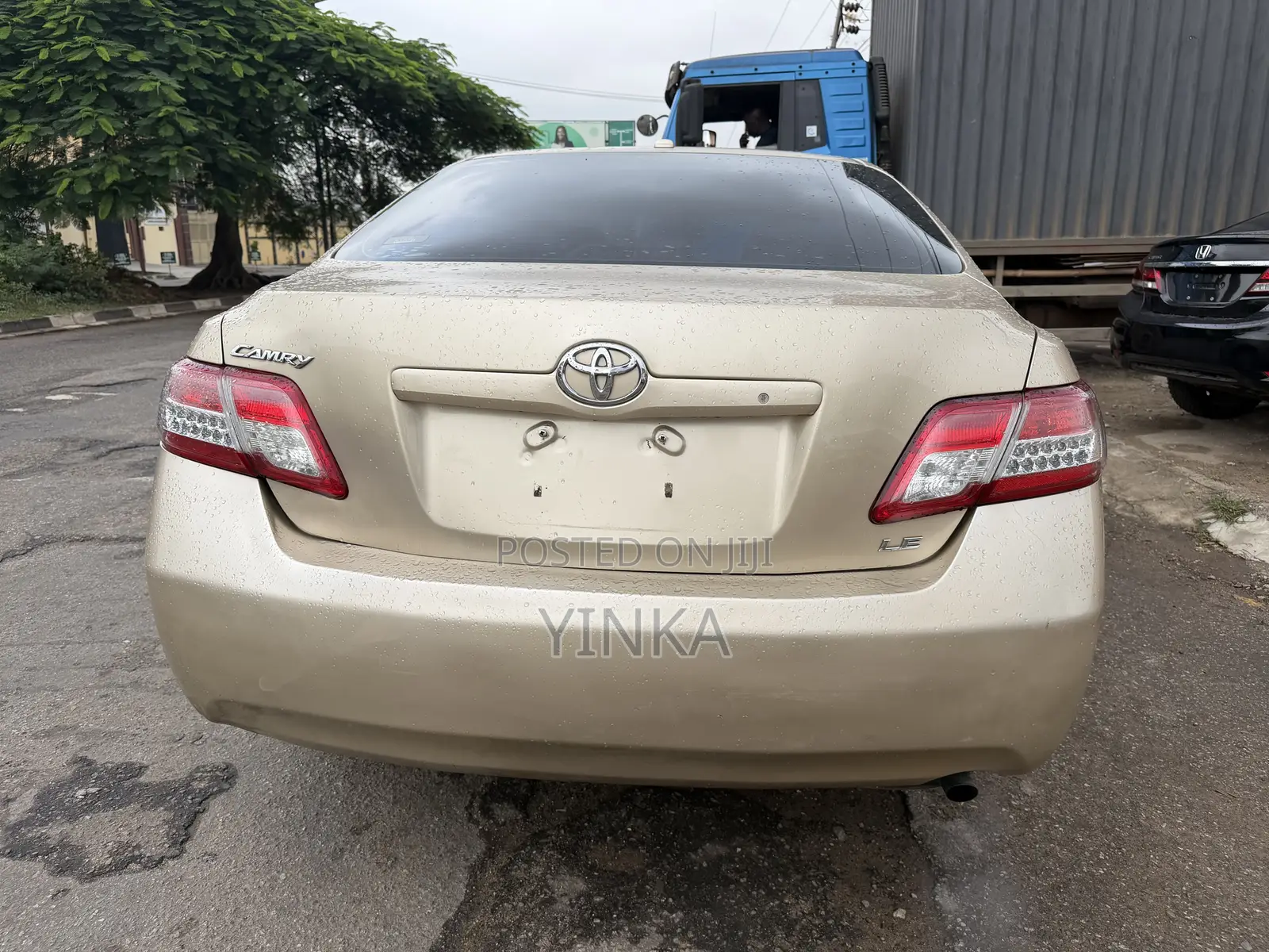 Toyota Camry LE 4dr Sedan (2.5L 4cyl 6A) 2011 Gold