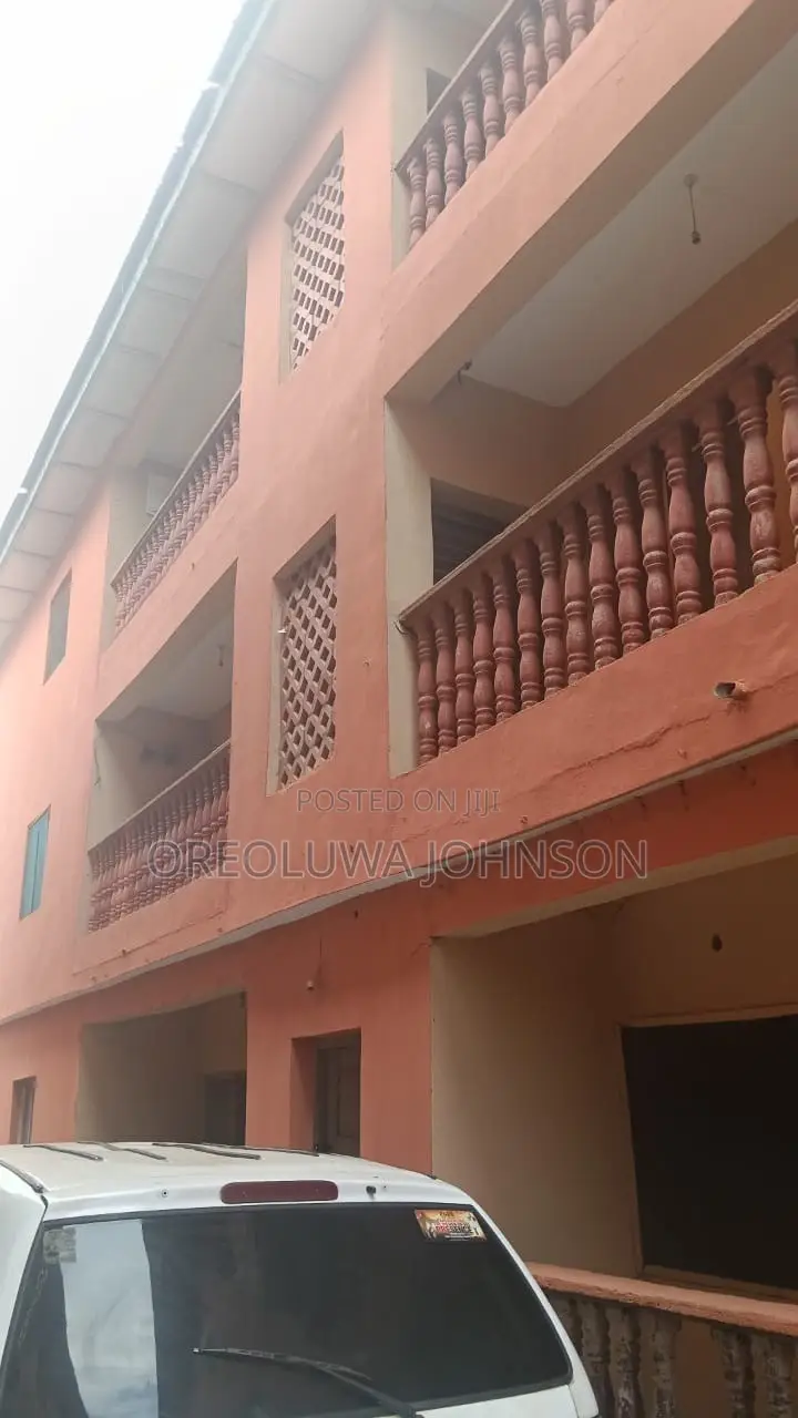 3bdrm Block of Flats in Iseri Olofin for sale