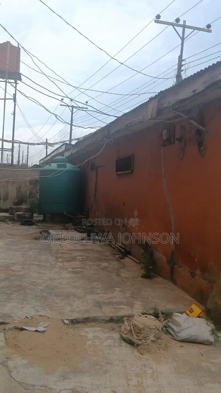 3bdrm Block of Flats in Iseri Olofin for sale