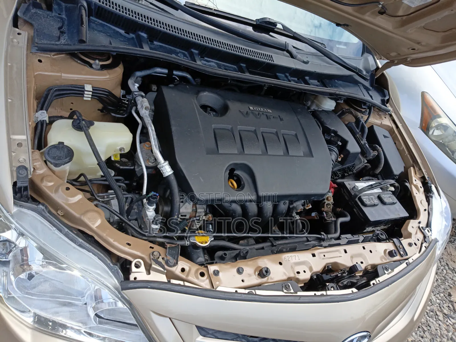 Toyota Corolla LE 4dr Sedan (1.8L 4cyl 4A) 2012 Gold