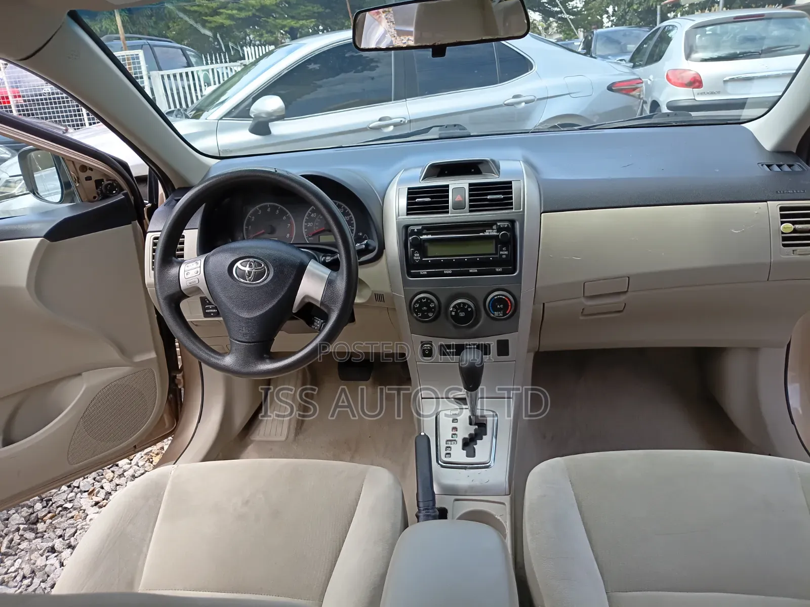 Toyota Corolla LE 4dr Sedan (1.8L 4cyl 4A) 2012 Gold