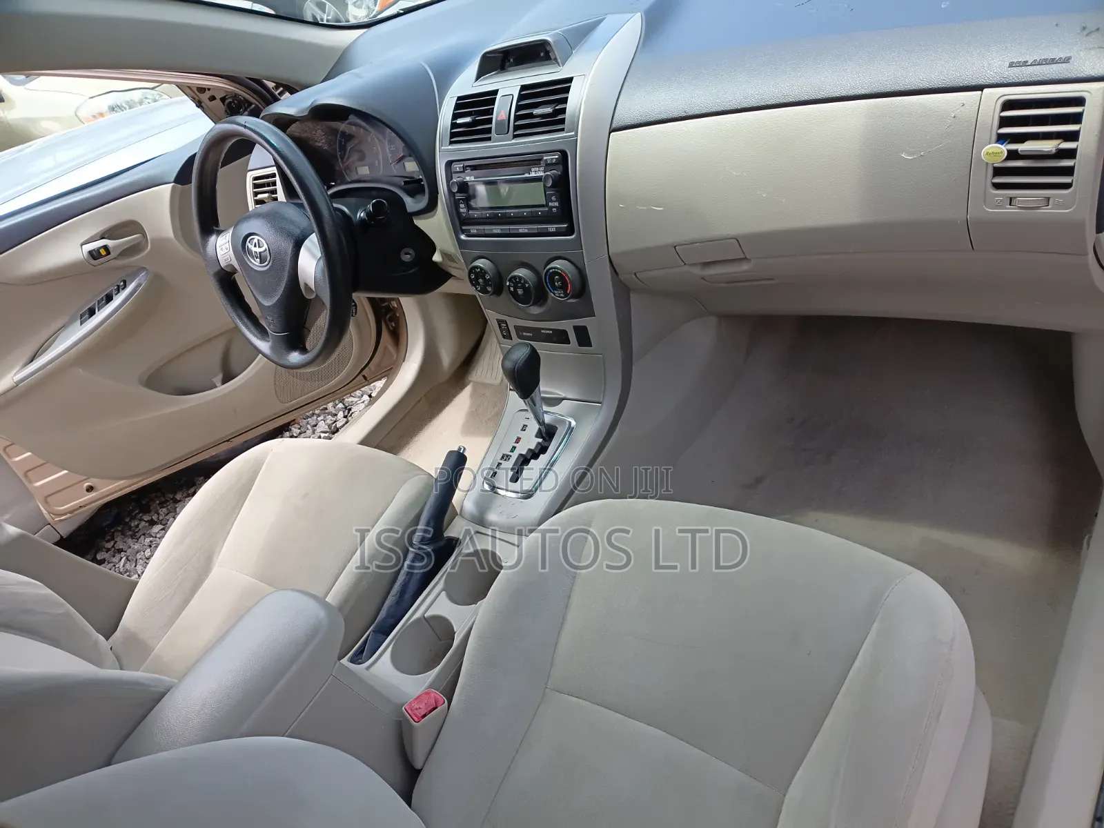 Toyota Corolla LE 4dr Sedan (1.8L 4cyl 4A) 2012 Gold