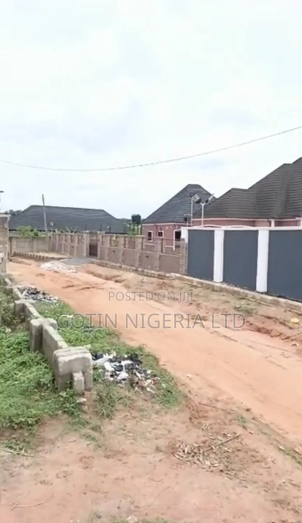 Distress Sale: 100×100ft Land, 5 Poles From Tarred Road