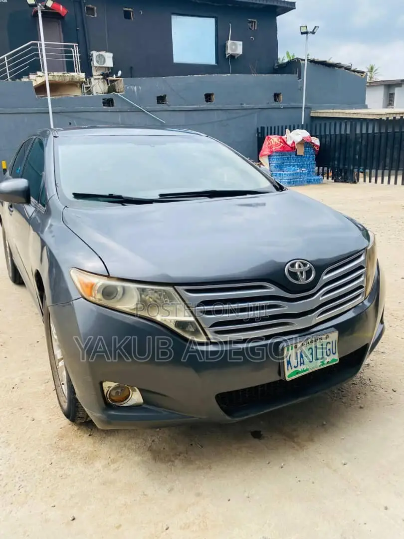 Toyota Venza LE 2010 Gray