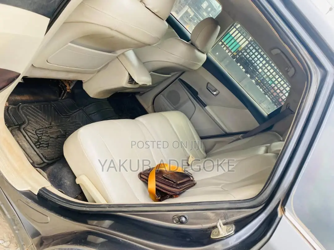 Toyota Venza LE 2010 Gray