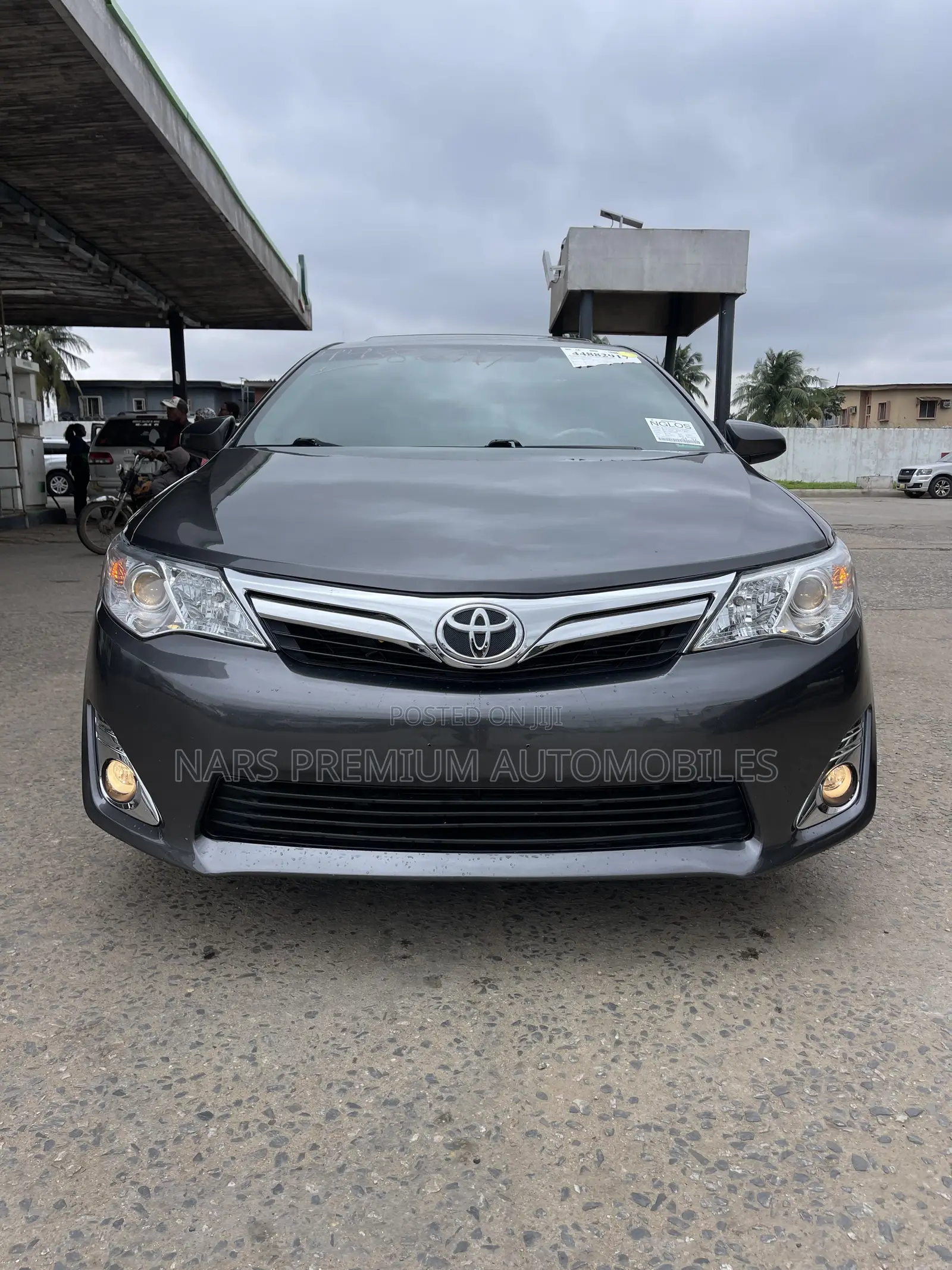 Toyota Camry XLE V6 4dr Sedan (3.5L 6cyl 6A) 2012 Gray