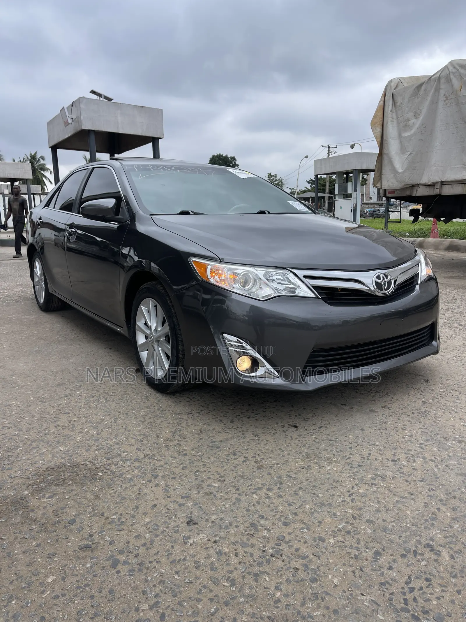 Toyota Camry XLE V6 4dr Sedan (3.5L 6cyl 6A) 2012 Gray