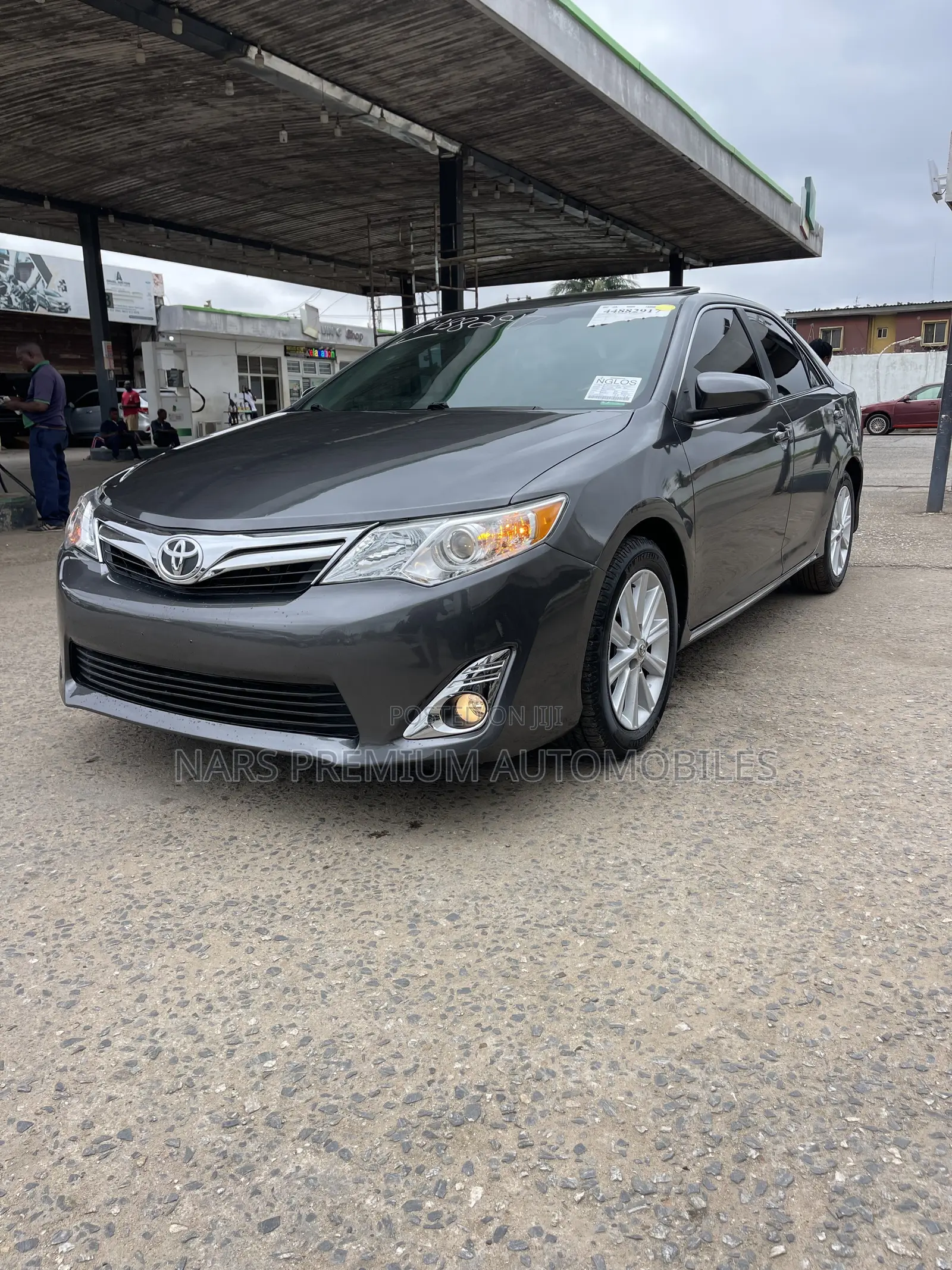 Toyota Camry XLE V6 4dr Sedan (3.5L 6cyl 6A) 2012 Gray