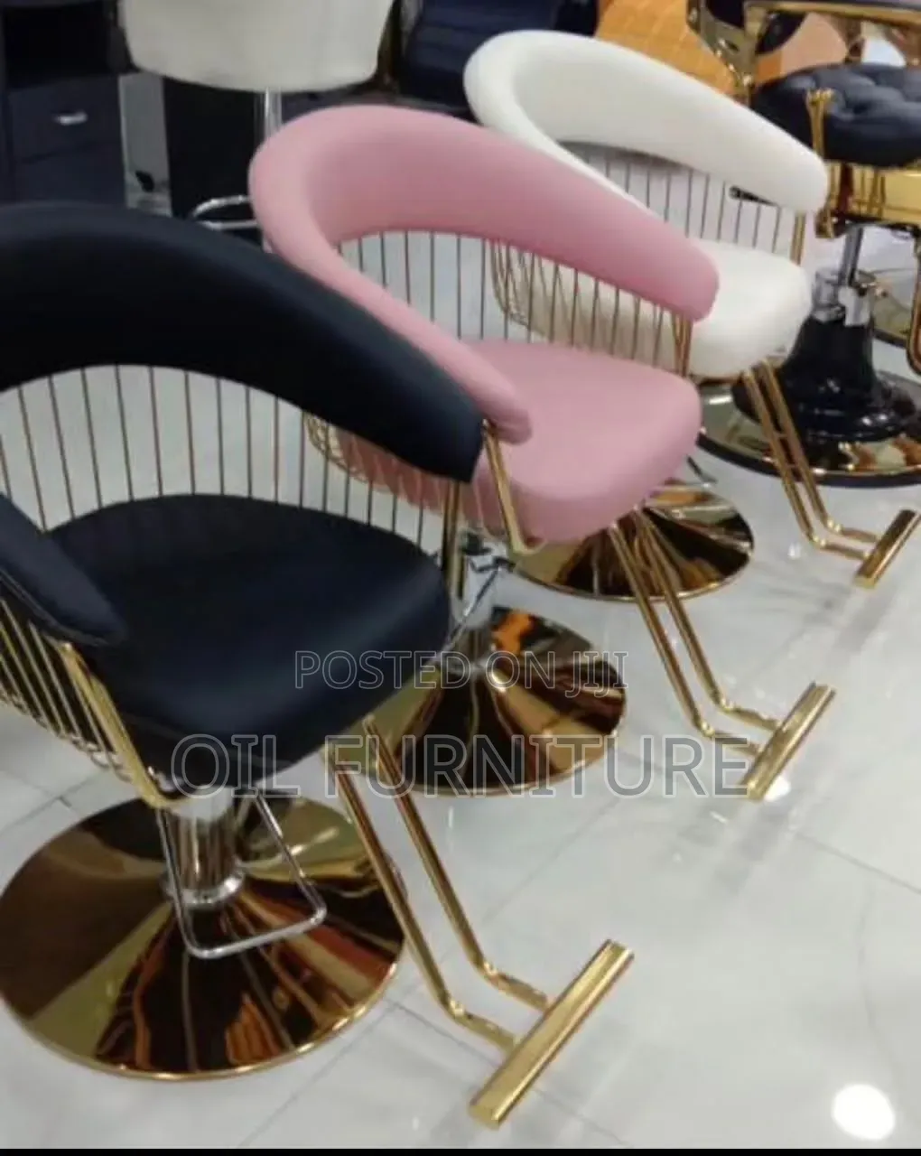 ​Luxury Hydraulic Salon Styling Chair With Gold Base & Footrest