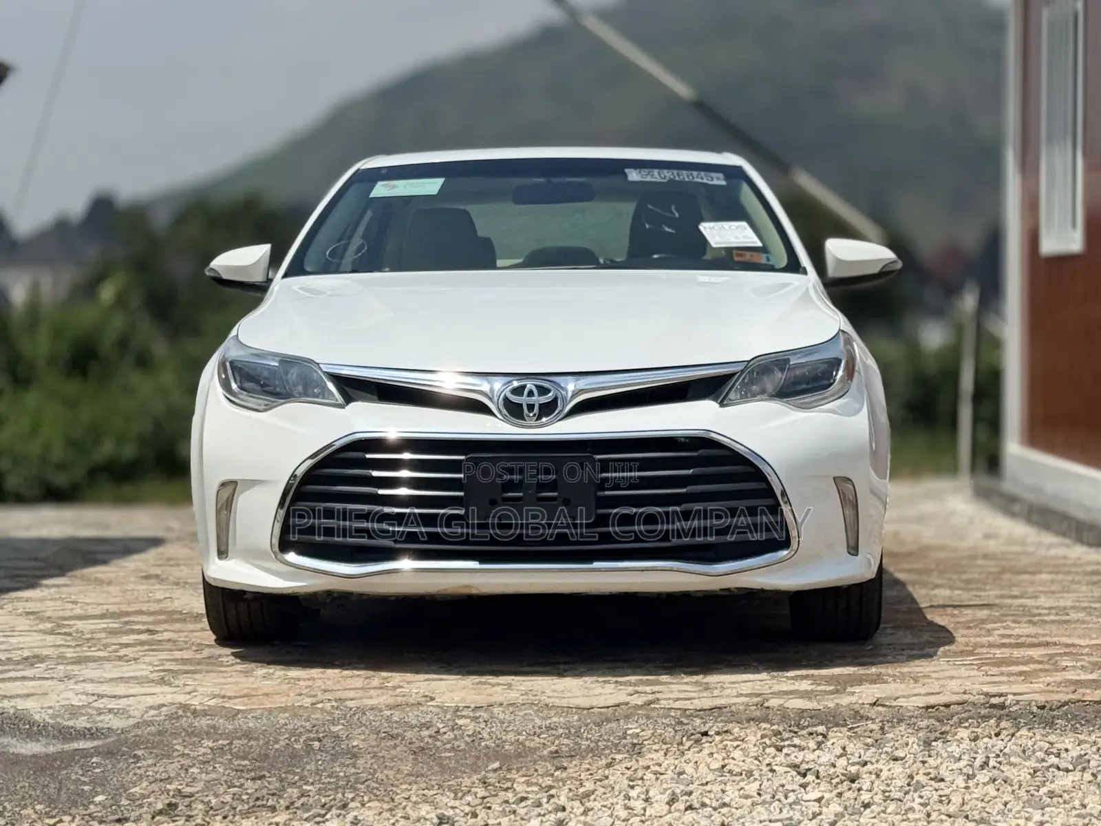 Toyota Avalon XLE FWDSedan (3.6L 6cyl 6A) 2016 White