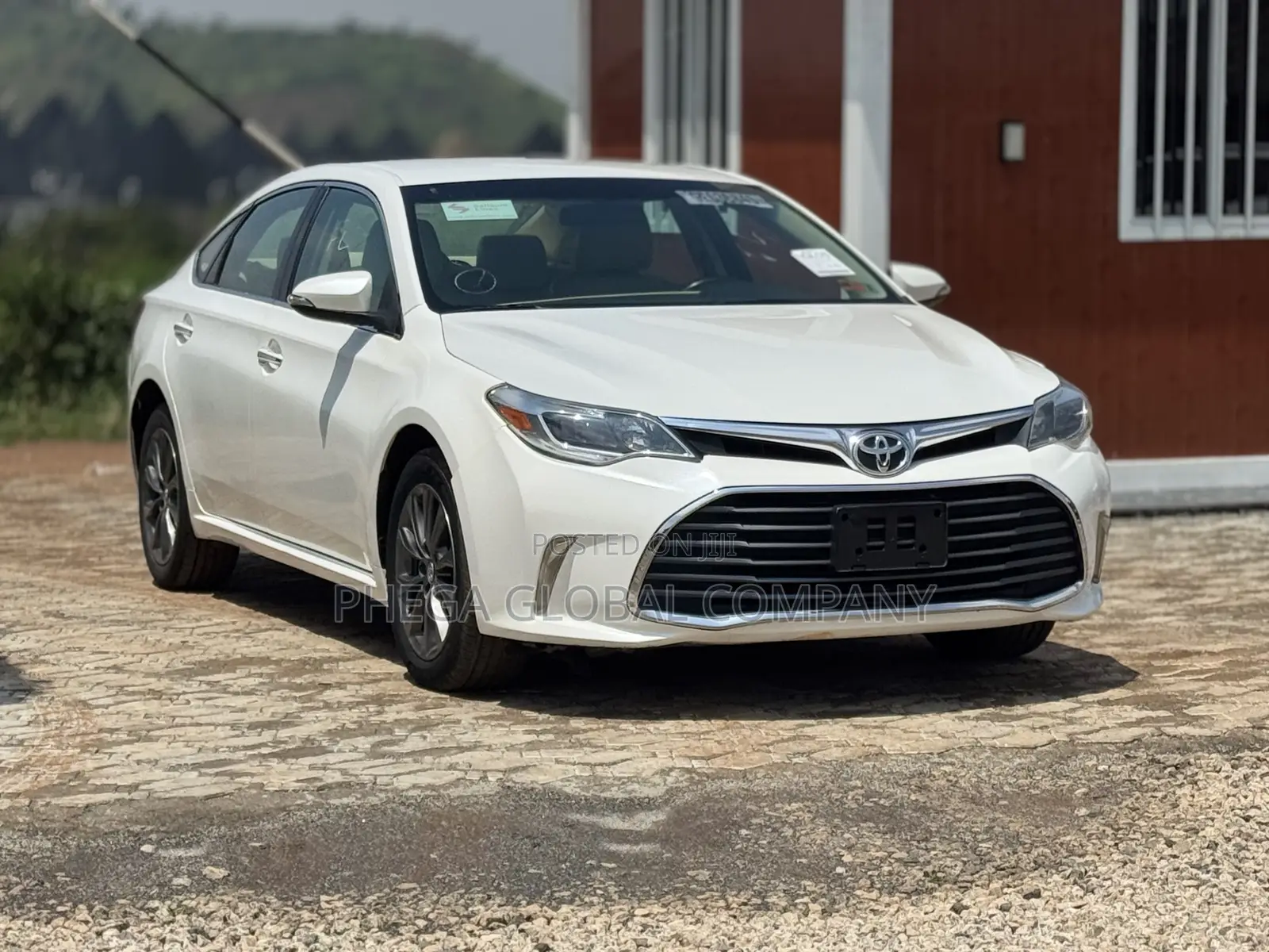 Toyota Avalon XLE FWDSedan (3.6L 6cyl 6A) 2016 White