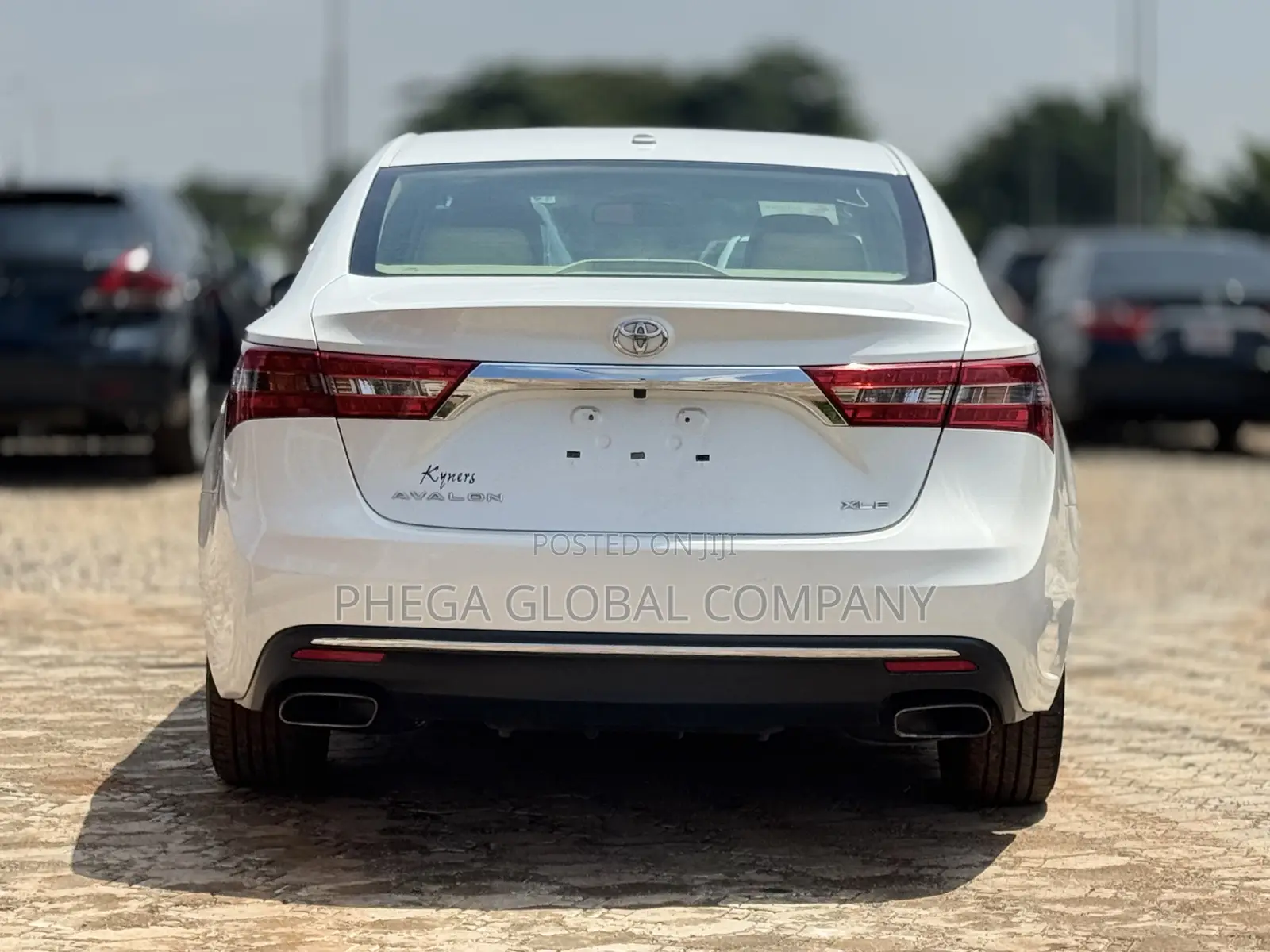 Toyota Avalon XLE FWDSedan (3.6L 6cyl 6A) 2016 White