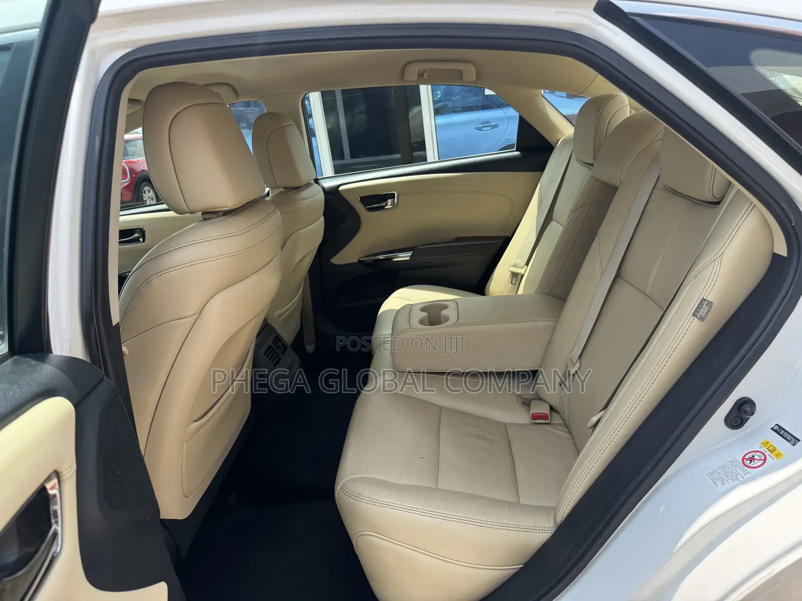 Toyota Avalon XLE FWDSedan (3.6L 6cyl 6A) 2016 White