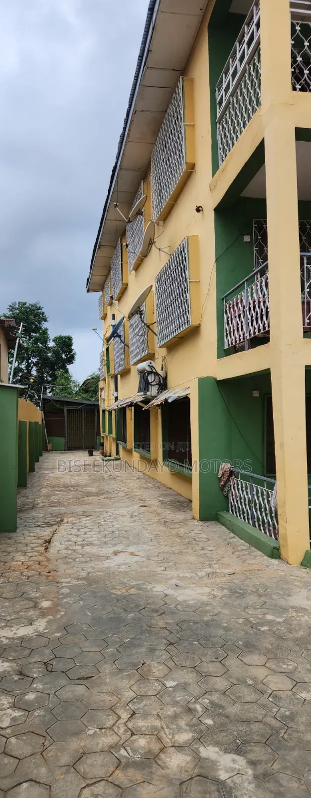16bdrm Block of Flats in Bolumole, Ring Road, Ibadan for sale
