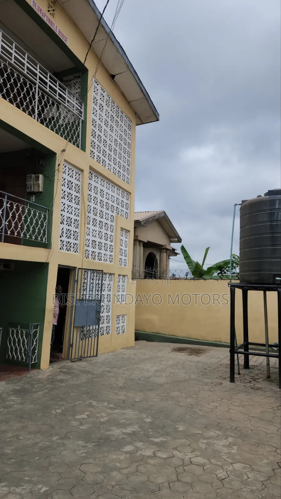 16bdrm Block of Flats in Bolumole, Ring Road, Ibadan for sale