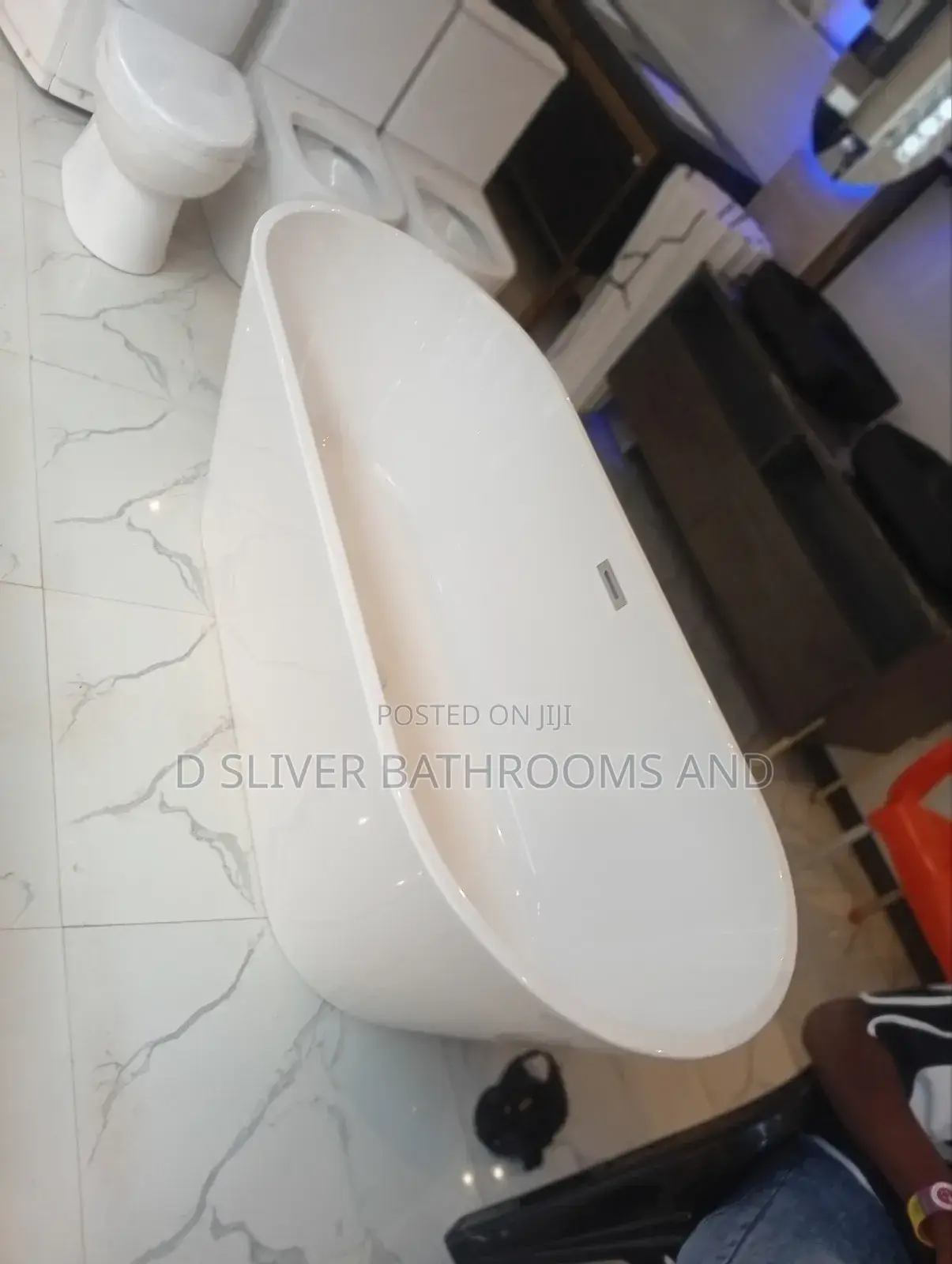 Modern Free Standing Bath Tub, White - 170cm Long