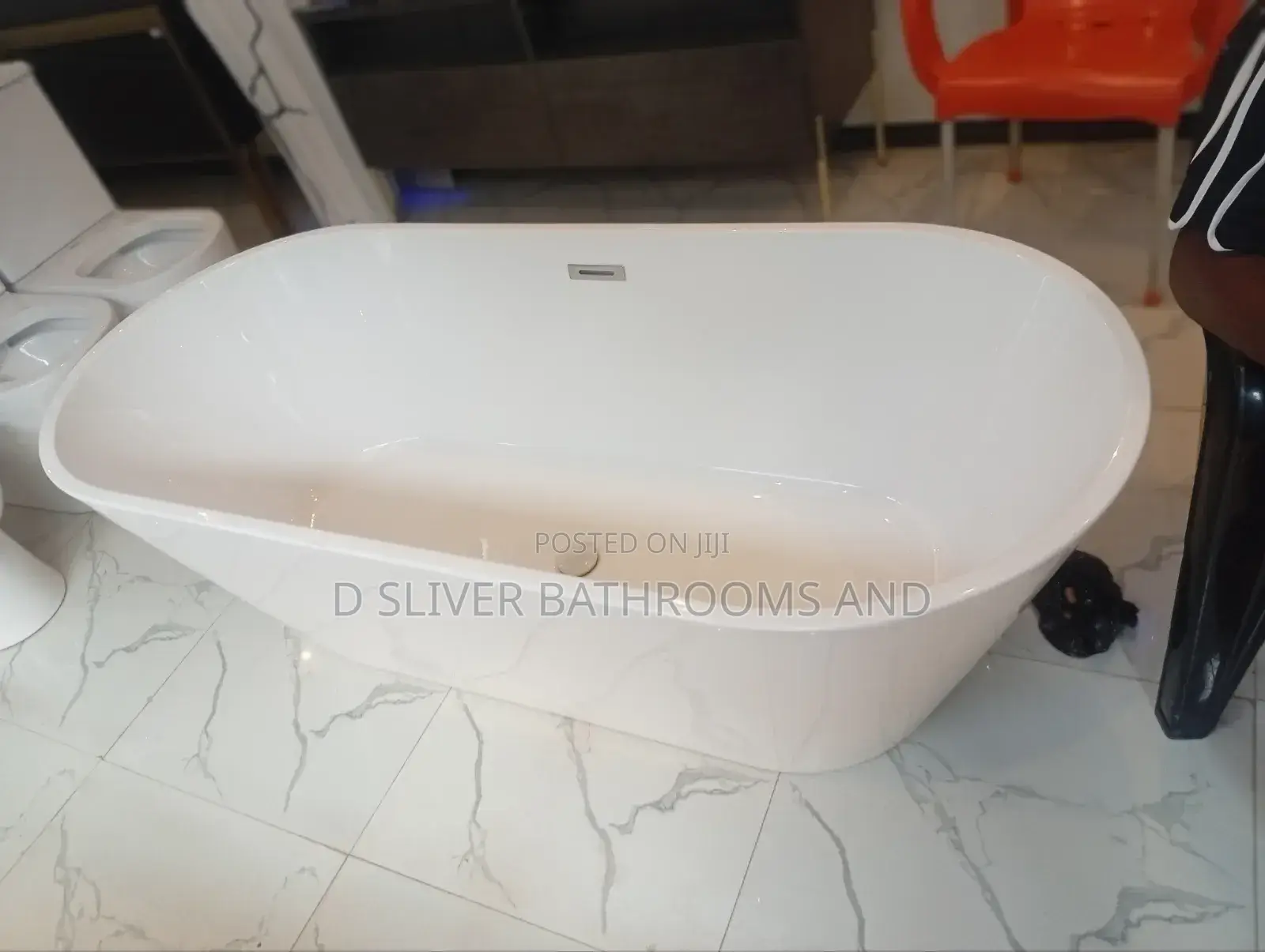 Modern Free Standing Bath Tub, White - 170cm Long