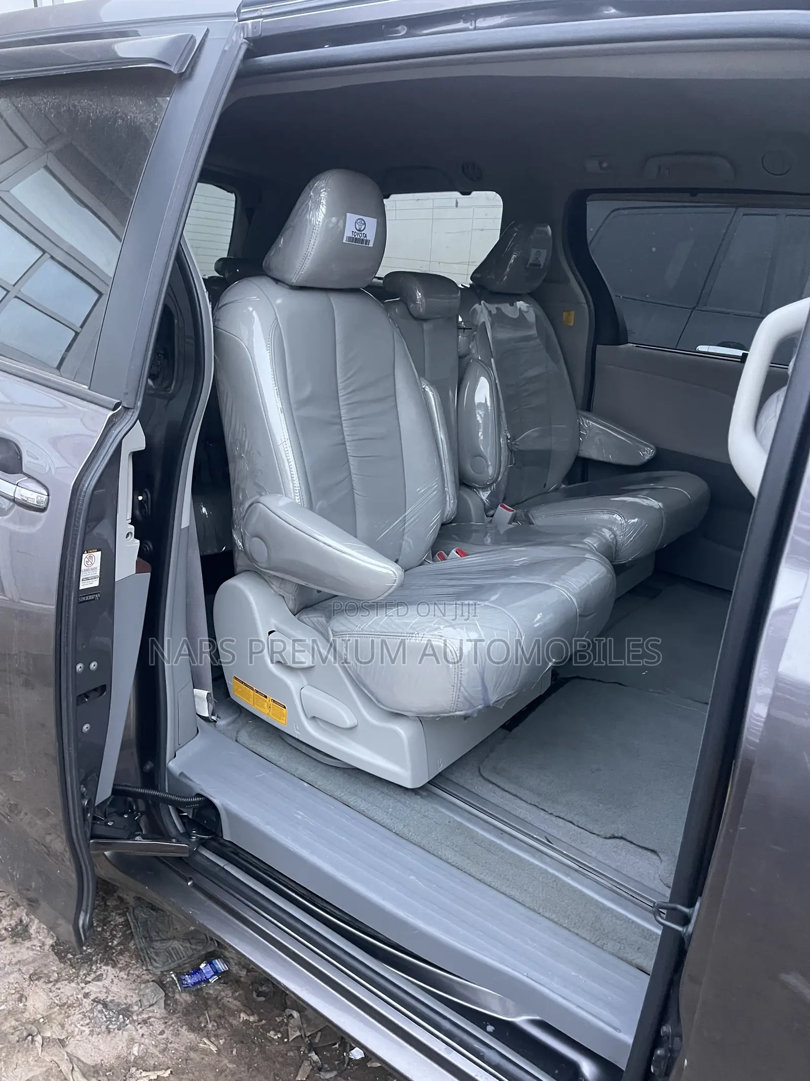 Toyota Sienna XLE 8 Passenger 2011 Gray