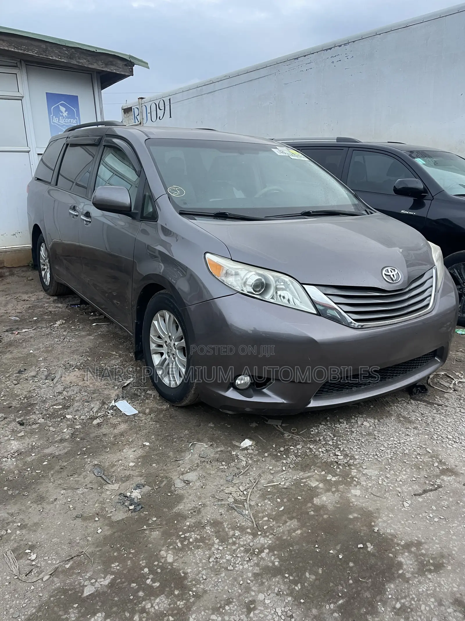 Toyota Sienna XLE 8 Passenger 2011 Gray