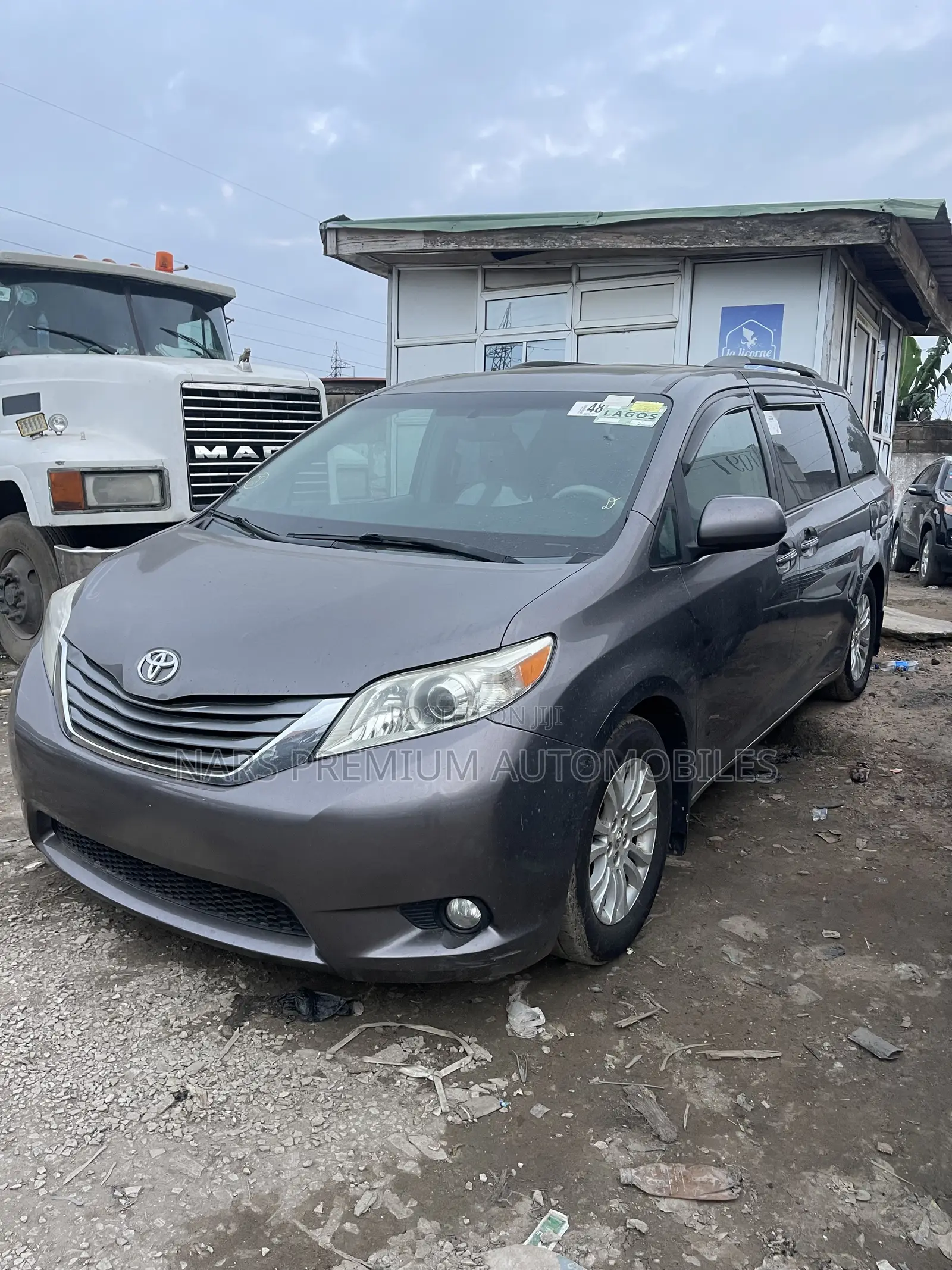 Toyota Sienna XLE 8 Passenger 2011 Gray