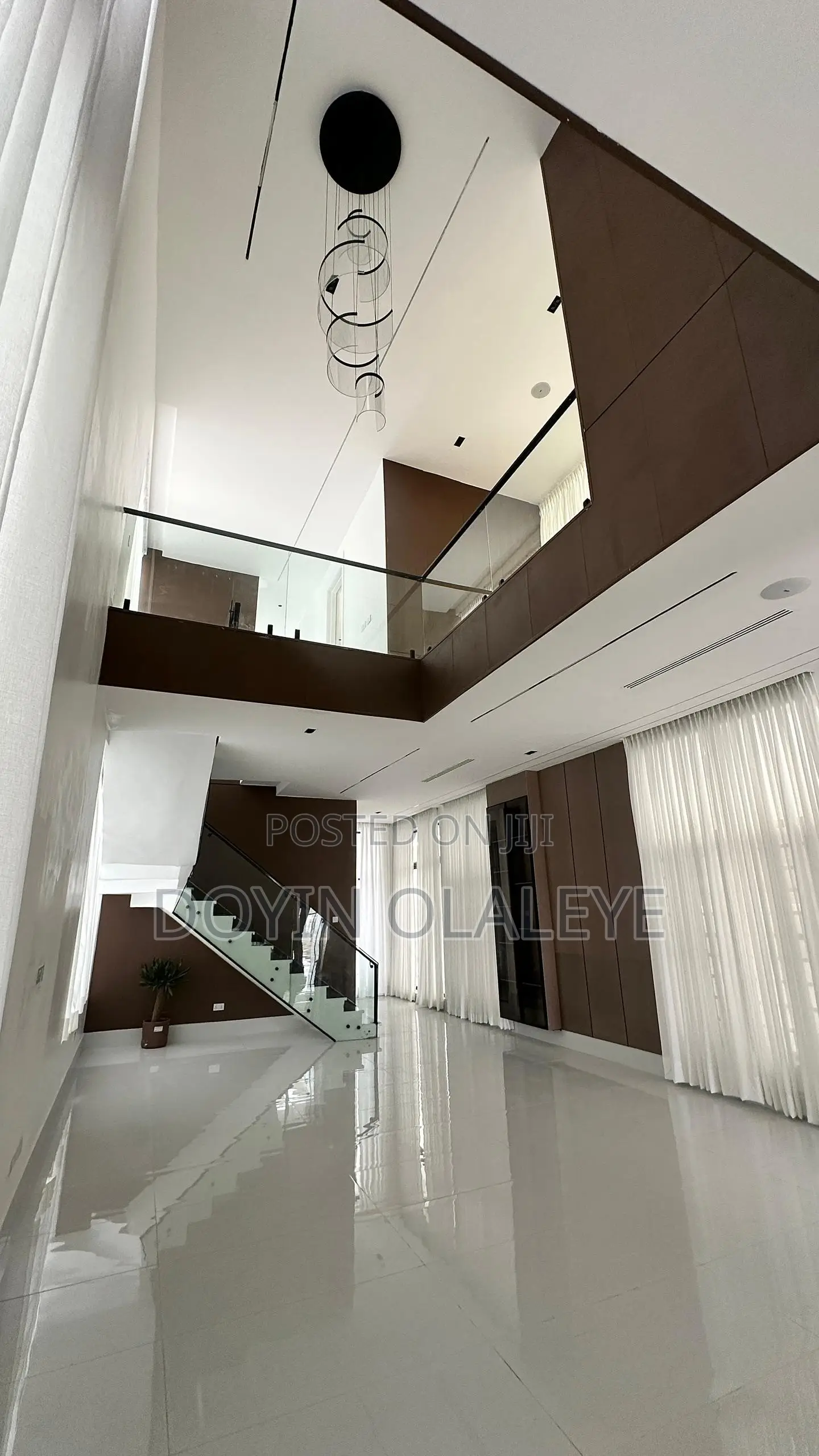 5bdrm Duplex in Chevron for sale