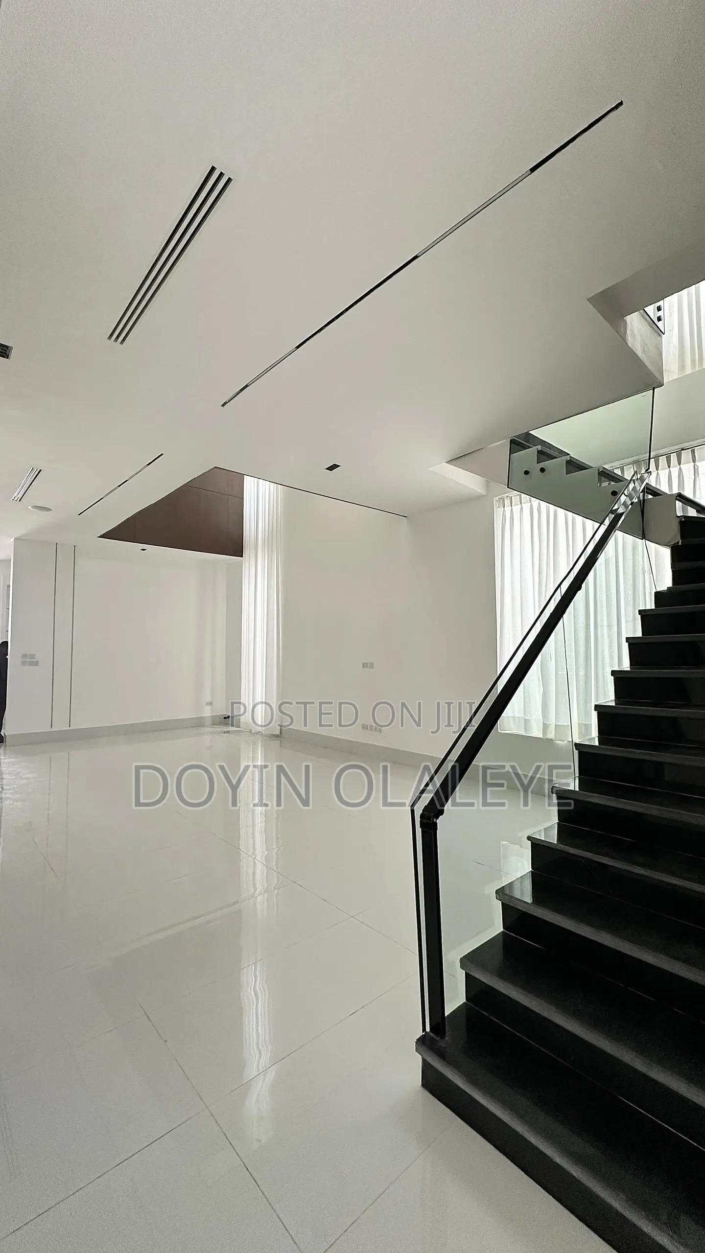 5bdrm Duplex in Chevron for sale