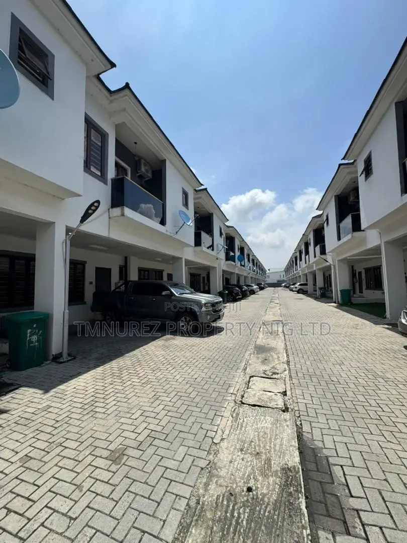 4bdrm Duplex in Chevron for rent