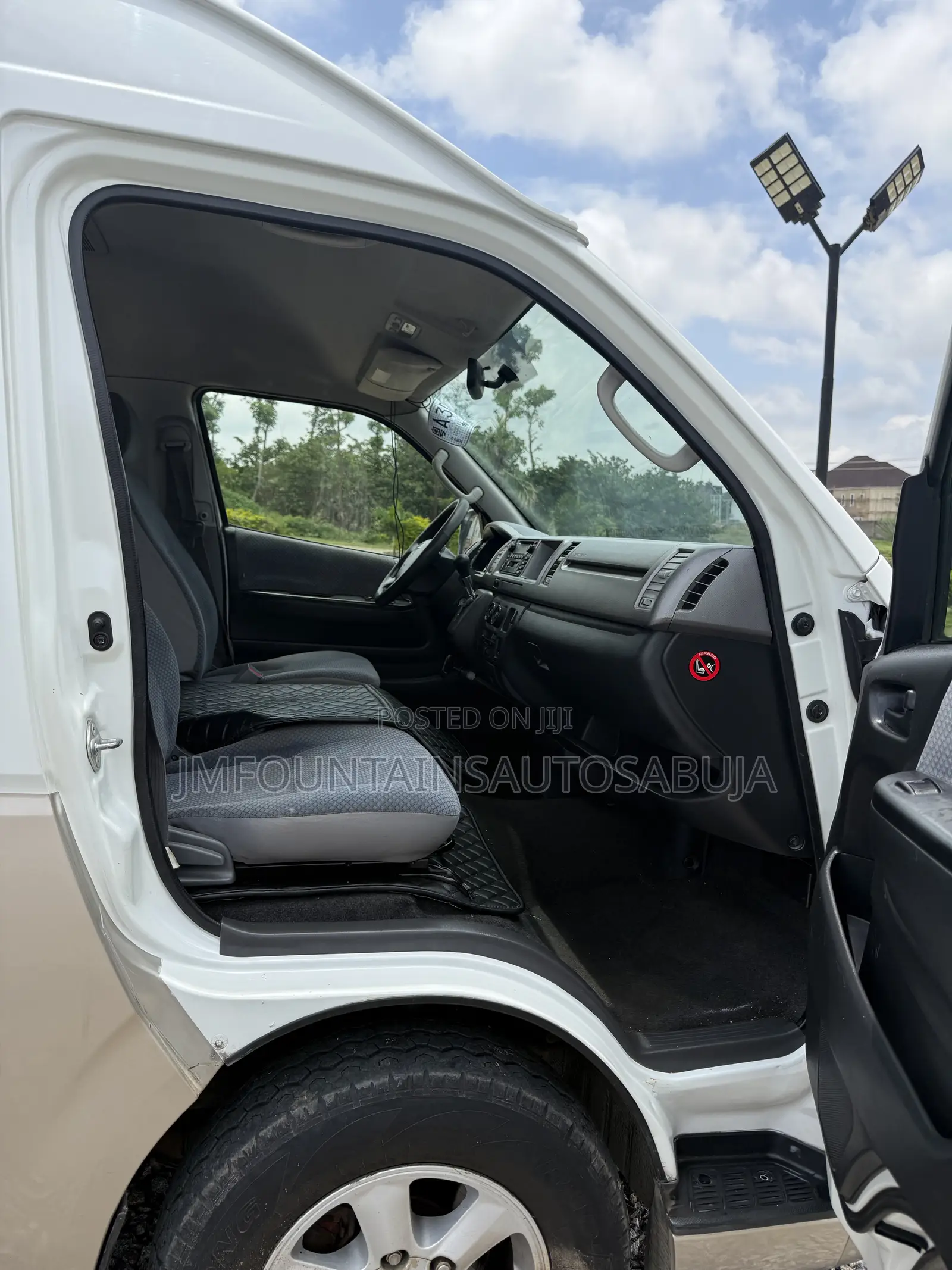 Toyota HiAce 2010 Gold