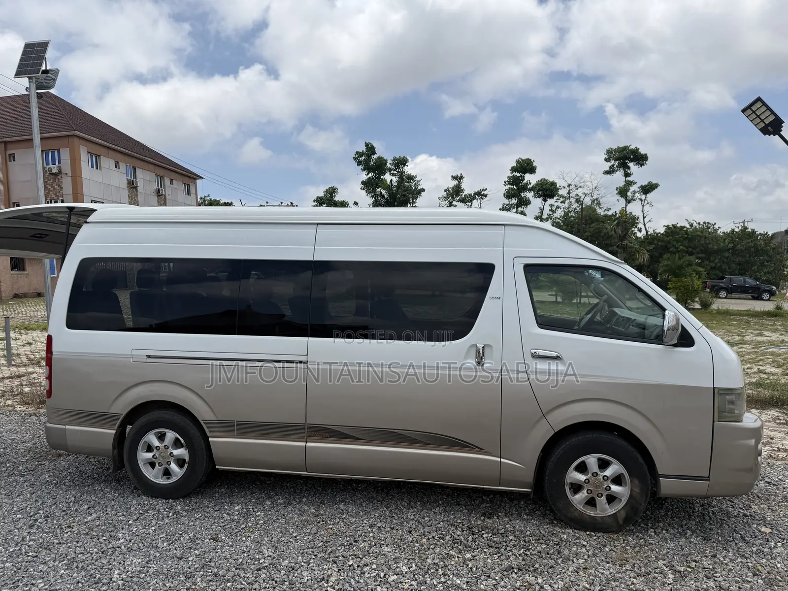 Toyota HiAce 2010 Gold