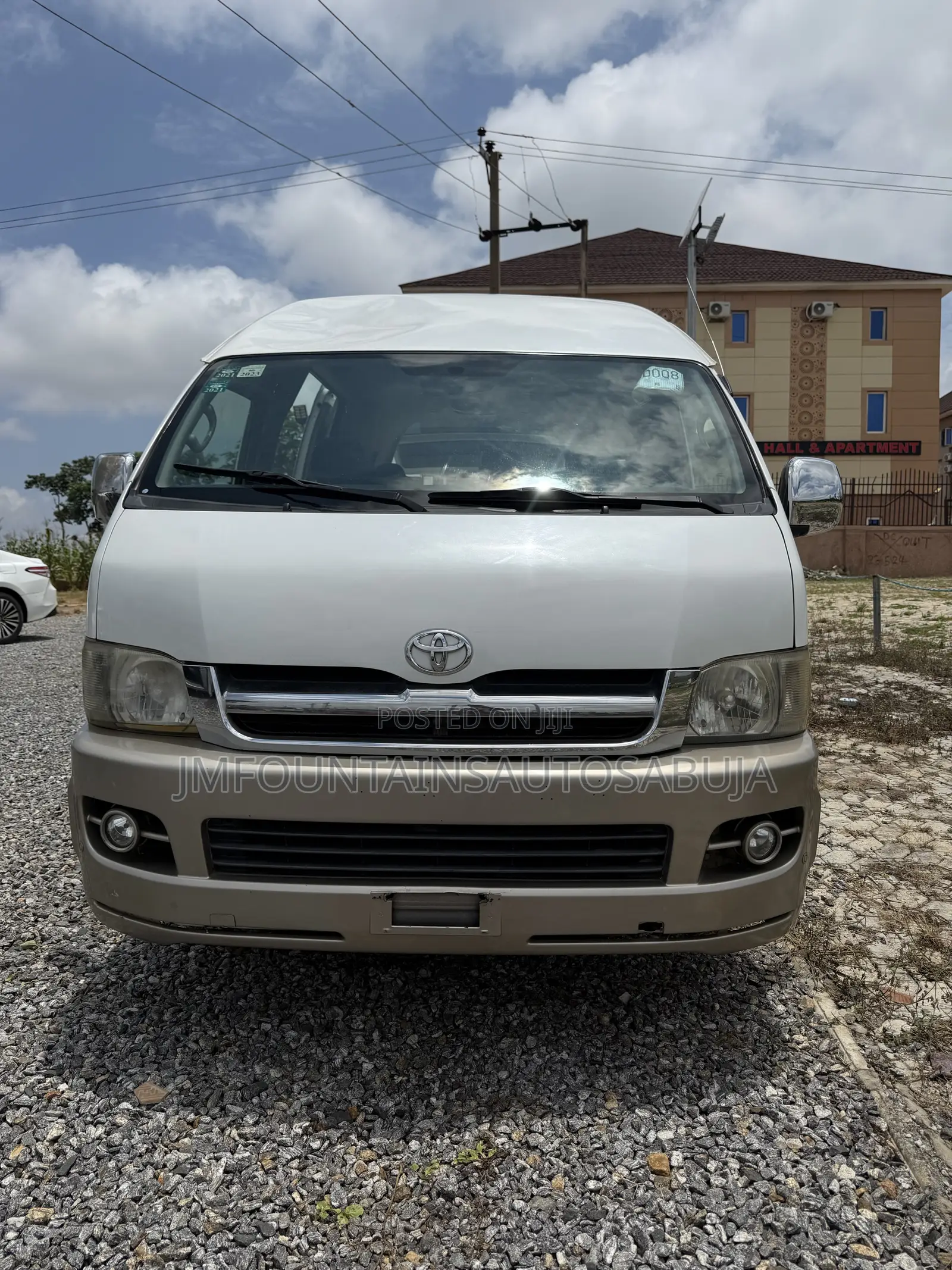 Toyota HiAce 2010 Gold