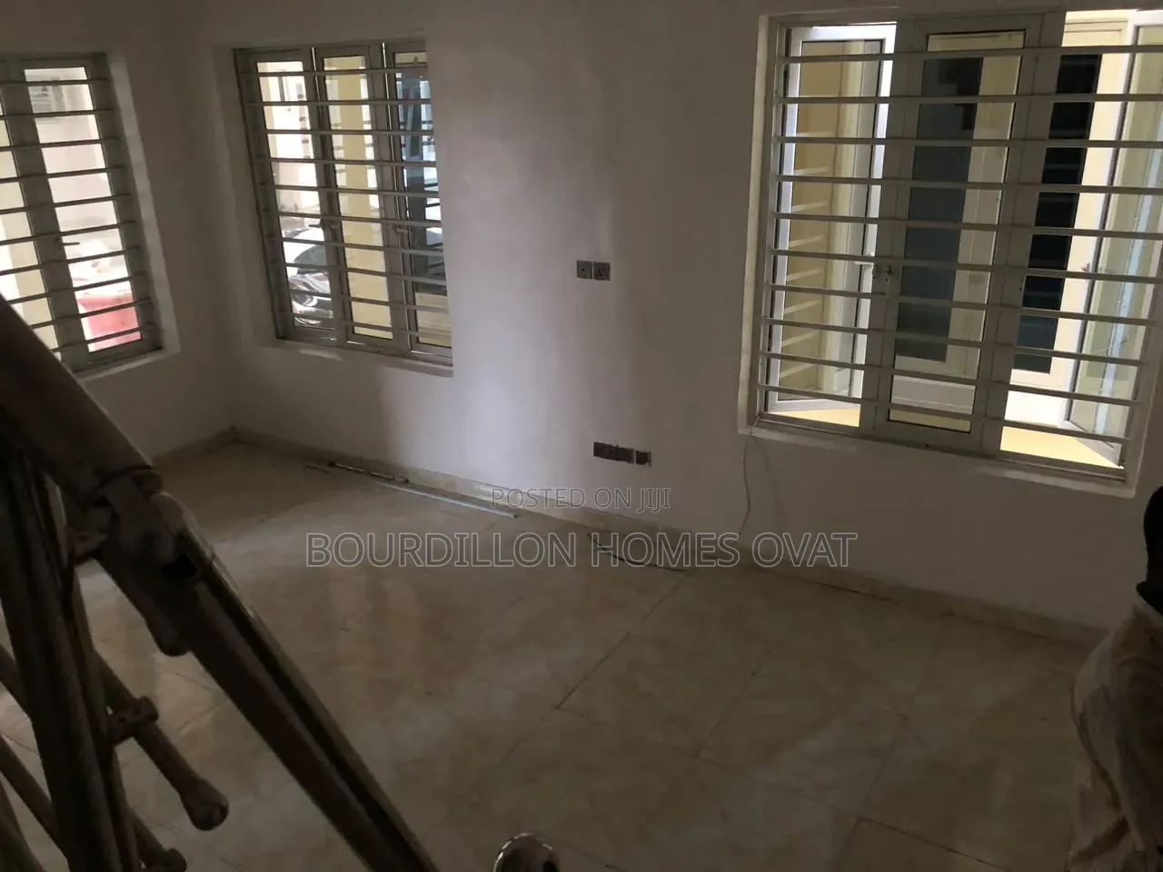 4bdrm Duplex in Harris Drive Vgc for rent